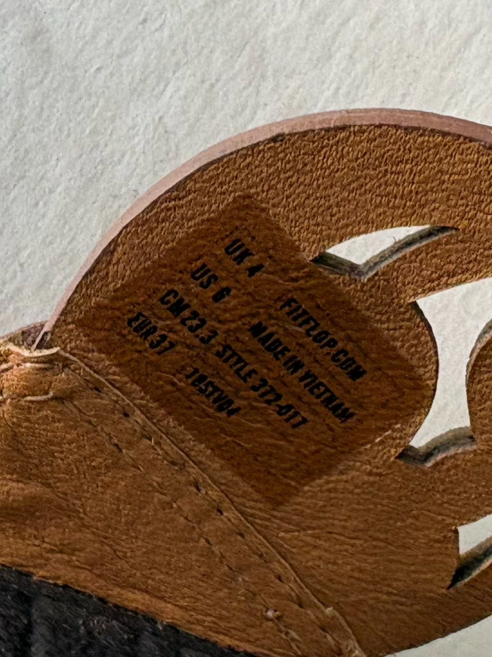 FitFlop Flora Leather Toe-post Brown Thong Sandal Size 6 Flip Flops